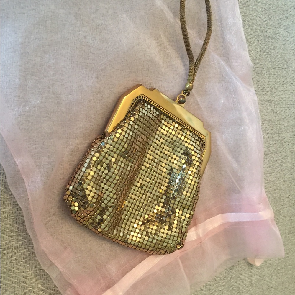HOST PICK 🎉🎊Whiting & Davis Mesh Gold Bag! - Picture 1 of 6